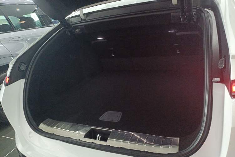 Used Avatr 12 2025 Year Updated Ultra Extended-Range Version Trunk