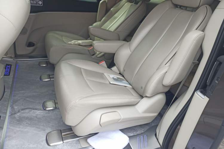 Used Buick GL8 2020 Land Business Class 652T Luxury Model Left Rear Seat