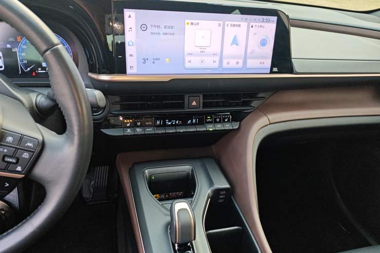 Used Toyota Crown 2023 2.5L SportCross HEV Two-Wheel Drive Prestige Edition Audio And AC Panel