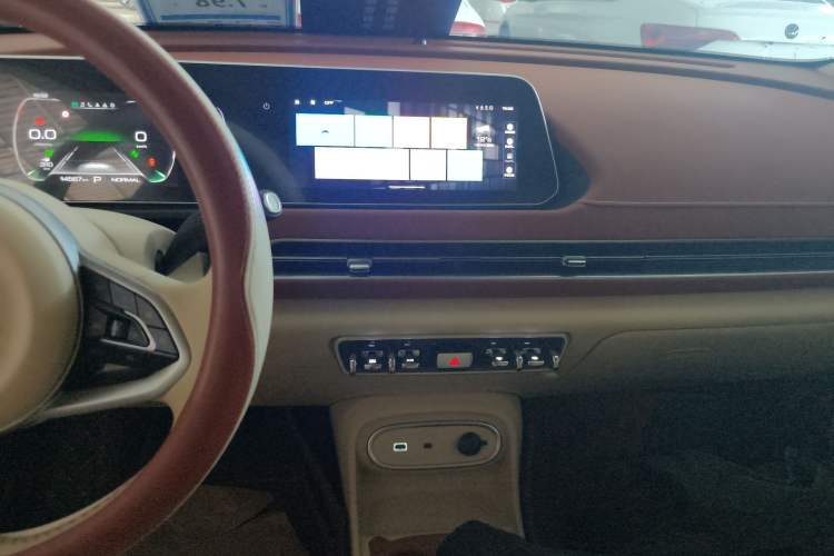 Used ORA Good Cat 2023 401 km Standard Range Premium Version Lithium Iron Phosphate