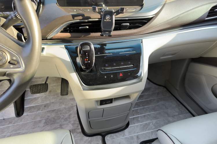 Used Buick GL8 2021 Land Cruiser Executive Class 652T Luxury Model