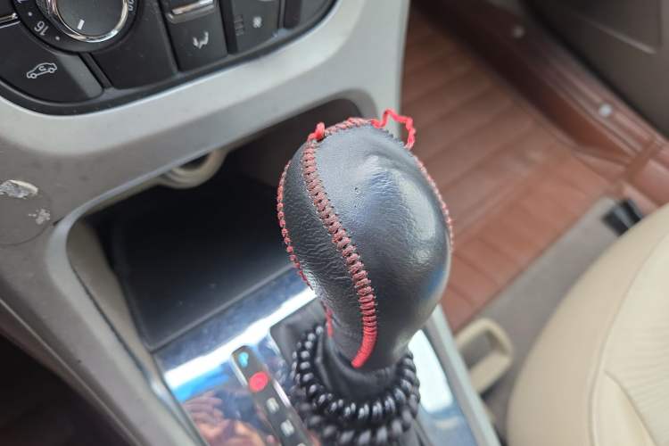 Used Buick GT 2013 GT 1.6L Automatic Fashion Edition Gear Lever