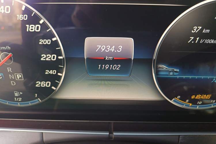 Used Mercedes-Benz E-Class 2016 E 300 L Sporty and Stylish Model
