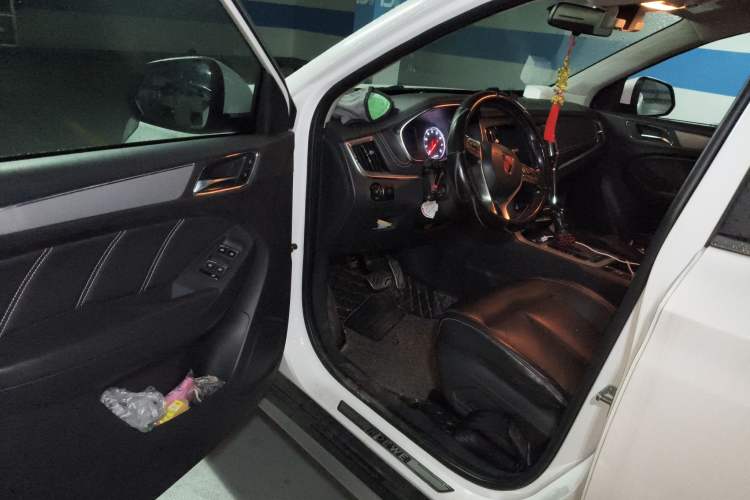 Used Roewe RX5 2016 20T Two-Wheel Drive Automatic Internet Smart Edition
