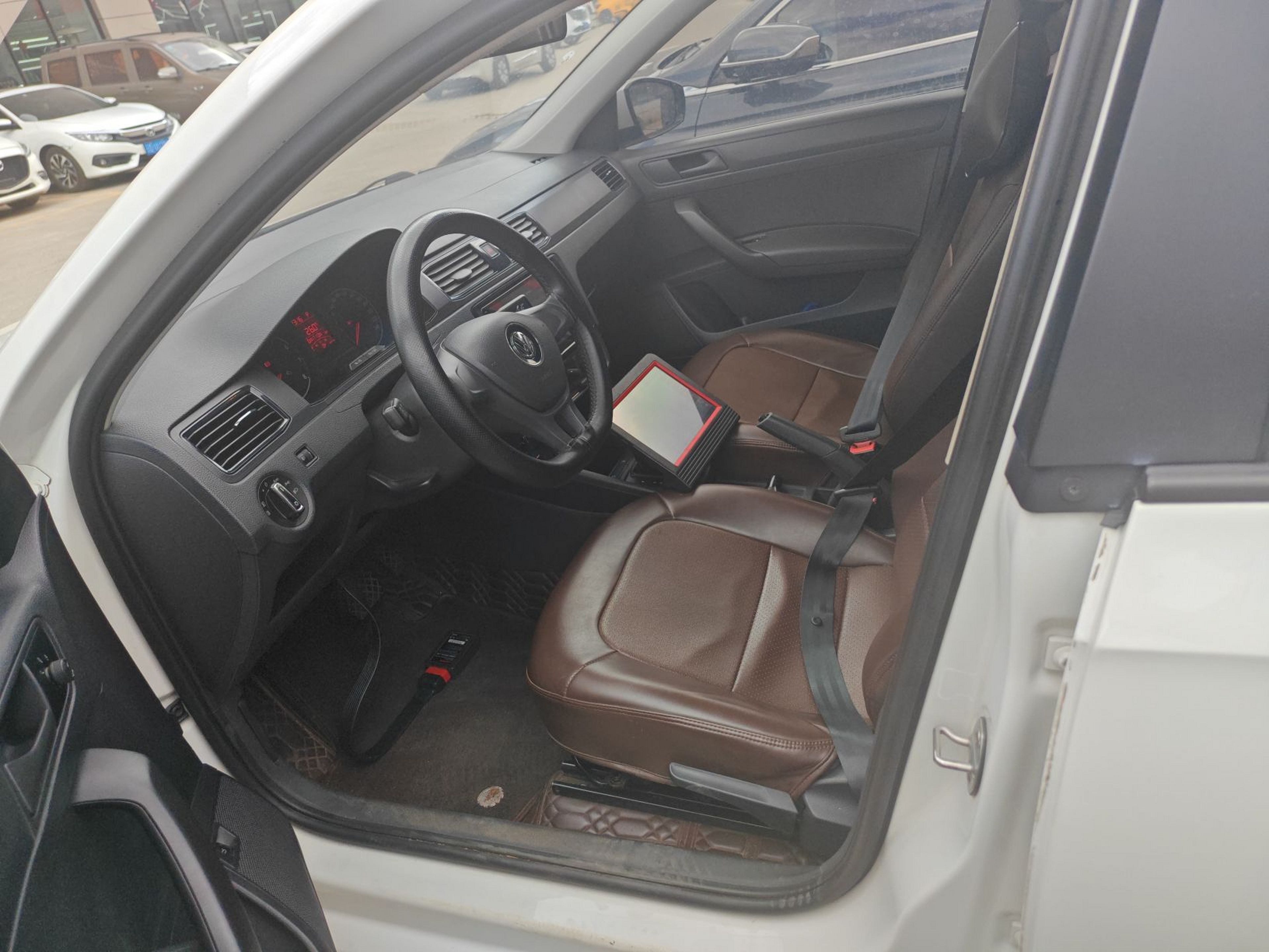 Переднее сиденье в автомобиле