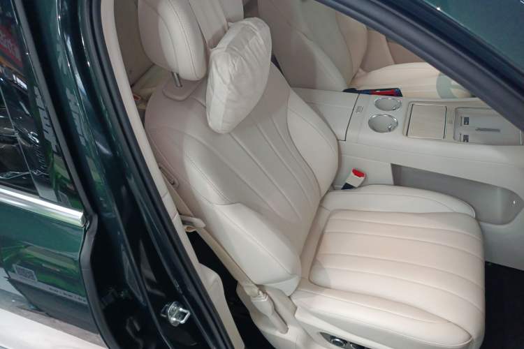 Used Hima AITO M8 2025 Model, Pure Electric Max+ Six-Seat Long-Range Version Right Front Seat