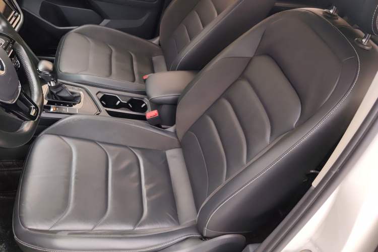 Used Volkswagen Tiguan L 2019 330TSI Automatic Two-Wheel Drive Panoramic Comfort Edition China V Standard Left Front Seat