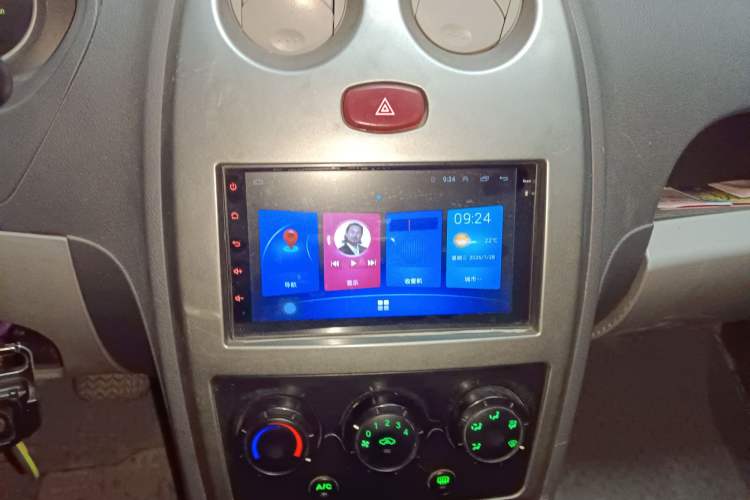 Used FAW Weizhi V2 2010 1.3L AMT Flagship Version Audio And AC Panel