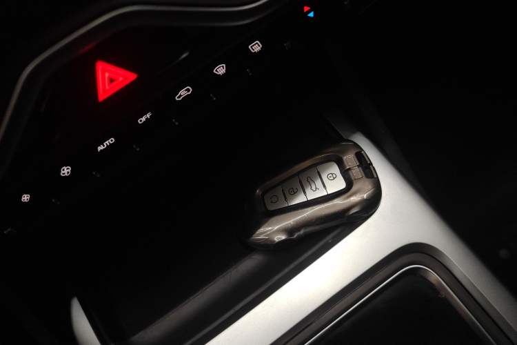 Used Geely Auto Haoyue 2022 1.8TD Automatic Prestige 7-Seater
