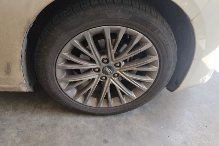 Used Bestune B70 2022 Third Generation 1.5T Automatic Enjoyment Version Right Front Wheel Hub