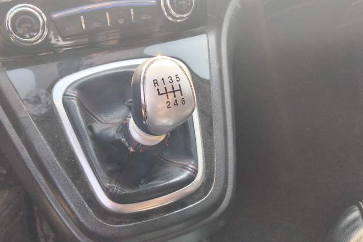 Used Haval H6 2013 Upgraded Model 1.5T Manual Two-Wheel Drive Elite Version Gear Lever