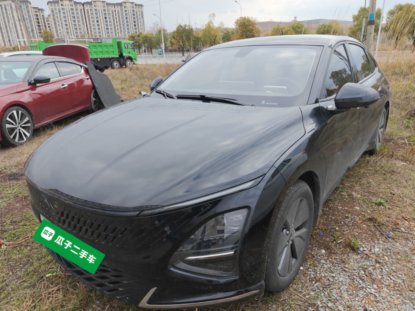 Под передней частью автомобиля