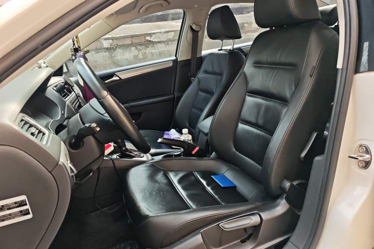 Used Volkswagen Sagitar 2014 1.4TSI Automatic Luxury Model Left Front Seat