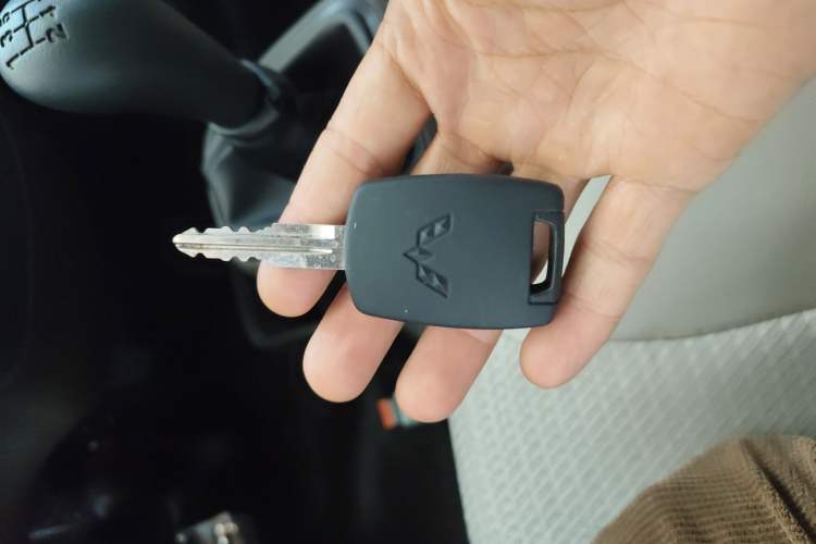 Used Wuling Rongguang S 2023 1.5L Base Version 5/7 Seats Vehicle Key