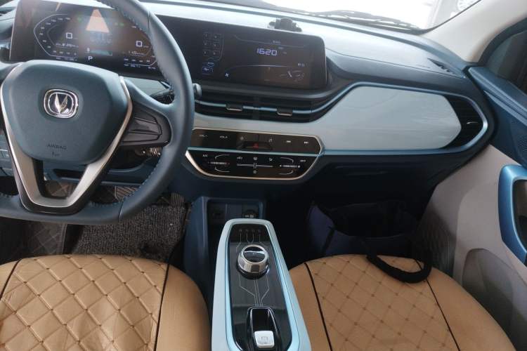 Used CHANGAN OSHAN Benni E-Star 2022 Qingxin Edition Colorful Model Lithium Iron Phosphate Audio And AC Panel