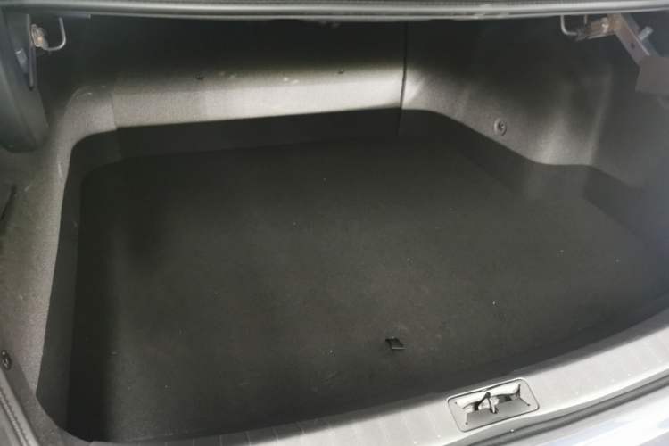 Used Nissan N6 2026 Model 180 Max Trunk