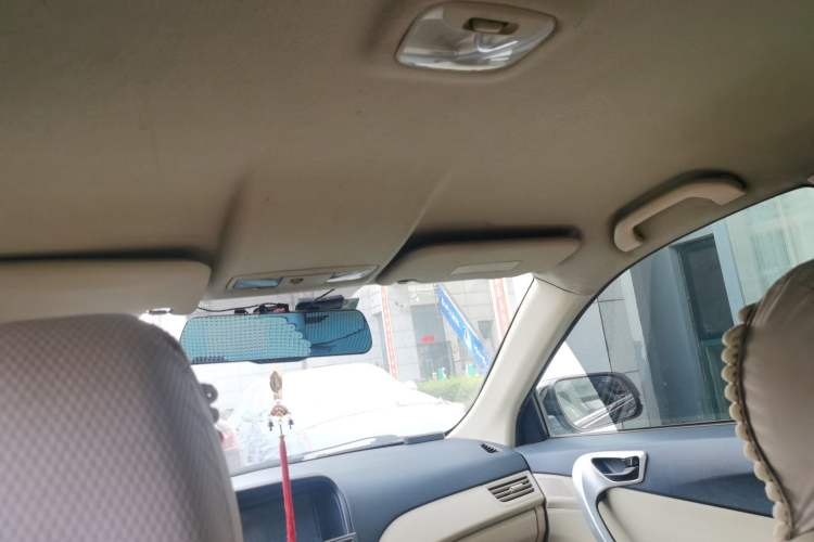 Used Soueast V5 Lingzhi 2014 1.5L Manual Comfort Model Headliner