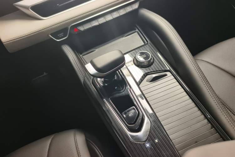 Used Geely Auto Monjaro L 2023 2.0TD High-Power Automatic Two-Wheel Drive Flagship Version Gear Lever