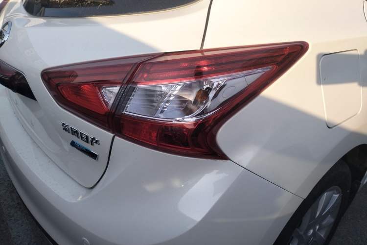 Used Nissan Tiida 2016 1.6L CVT Cool Dynamic Edition Exterior 3