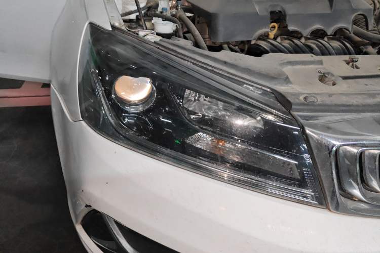 Used Geely Auto Emgrand 2019 Leading Edition 1.5L CVT Luxury Model China VI Standard Right Front Headlight