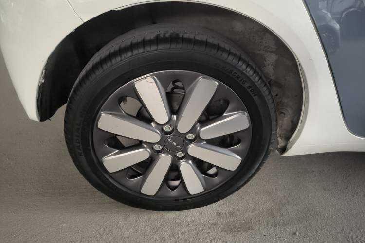 Used ORA Black Cat 2021 351 km Standard Version Exterior 5