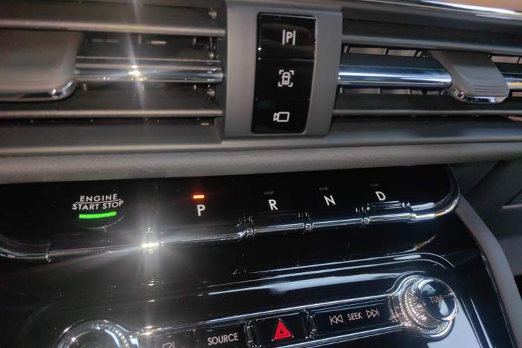 Used Lincoln Corsair 2022 2.0T Two-Wheel Drive Luxury Edition Gear Lever