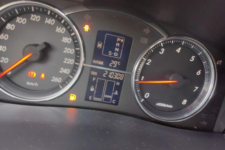 Used Toyota Reiz 2006 2.5V Odometer Close Up