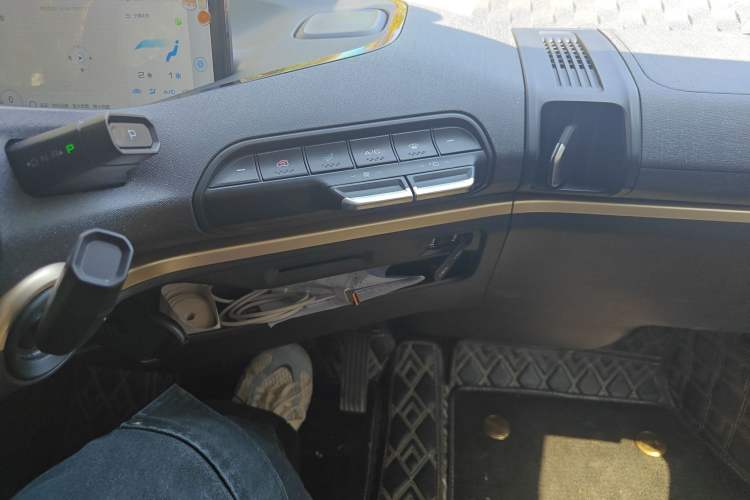 Used Baojun KiWi EV 2021 Designer Lithium Iron Phosphate Audio And AC Panel