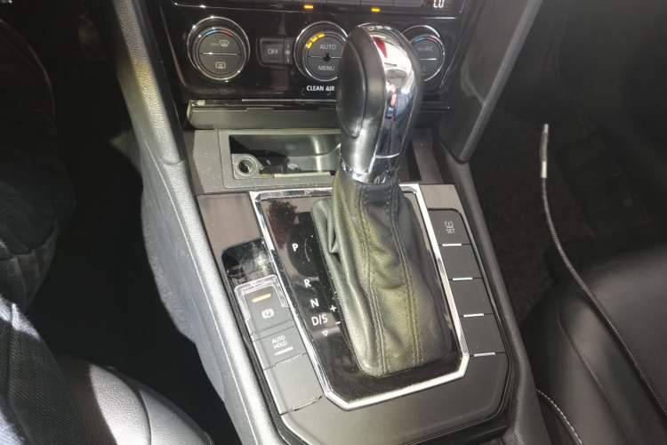 Used Volkswagen Lamando 2015 280TSI DSG Comfort Edition Gear Lever