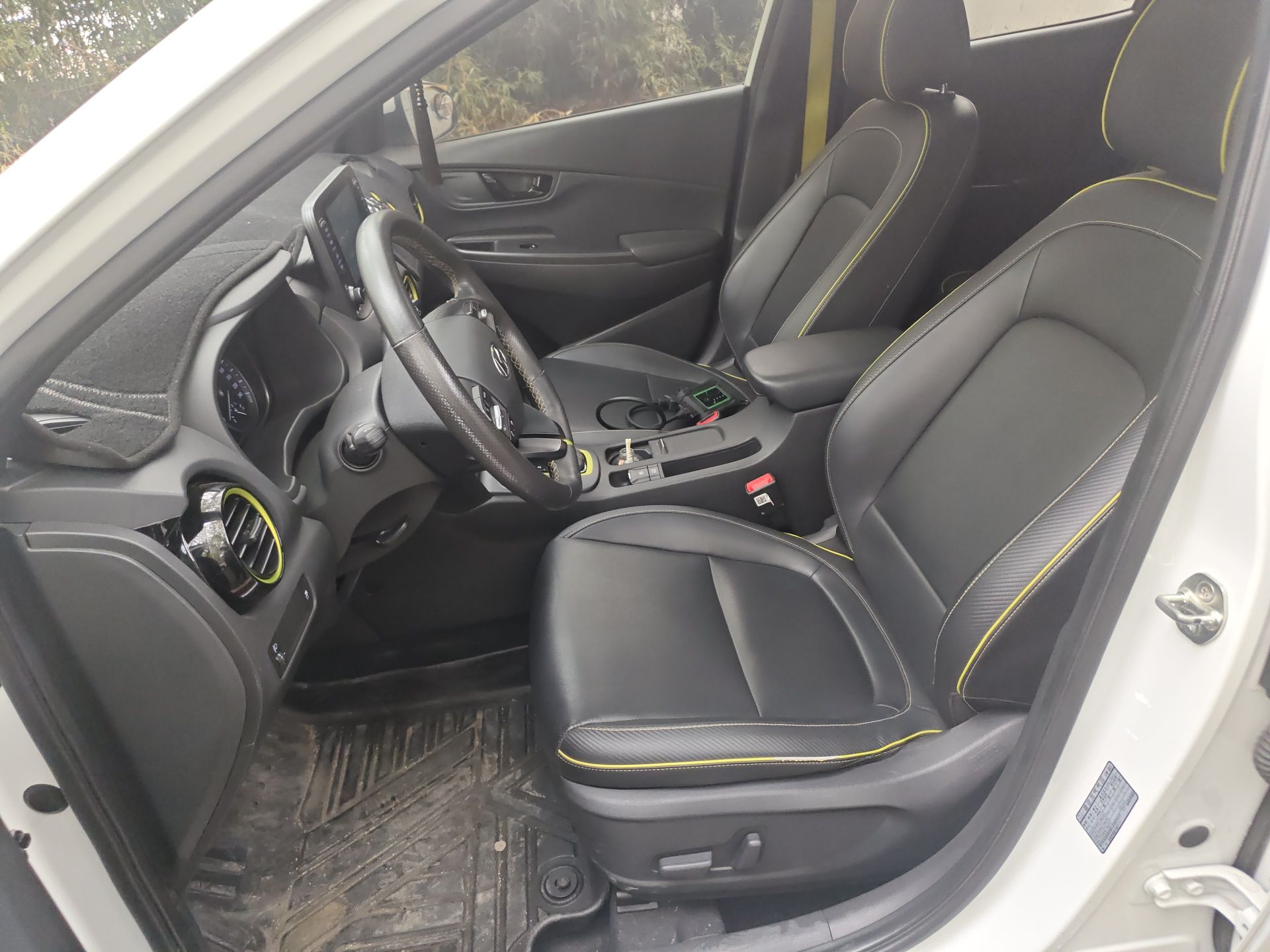 المقاعد الأمامية داخل السيارة