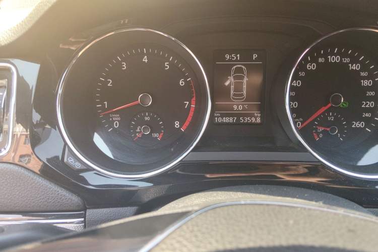 Used Volkswagen Sagitar 2018 280TSI DSG Comfort Model Odometer Close Up