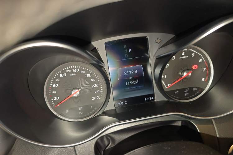 Used Mercedes-Benz GLC 2016 GLC 200 4MATIC Odometer Close Up