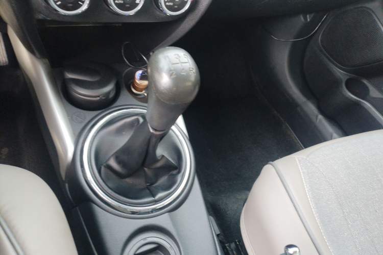 Used Mitsubishi ASX 2013 2.0L Manual Two-Wheel Drive Comfort Edition Gear Lever