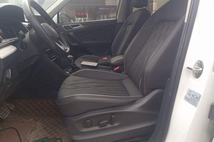 Used Volkswagen Tiguan L 2023 380TSI Automatic All-Wheel Drive R-Line Enhanced 7-Seater Left Front Seat