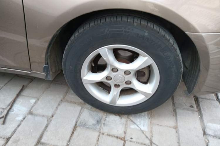 Used Geely Auto Classic Emgrand 2013 Sedan 1.8L Manual Elite CNG Model
