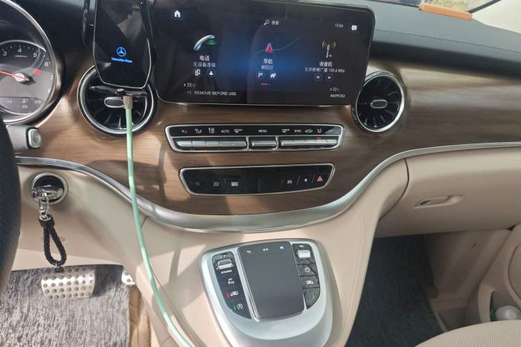 Used Mercedes-Benz V-Class 2022 V 260 L Long-wheelbase Luxury Edition Audio And AC Panel