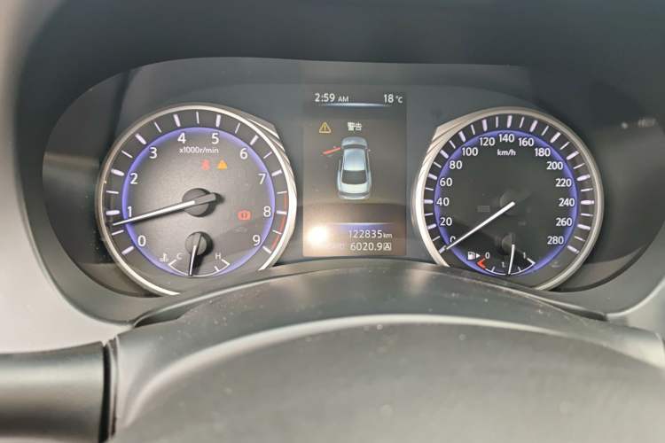 Used Infiniti Q50 2014 3.7L Comfort Edition Odometer Close Up