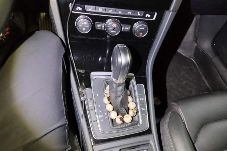 Used Volkswagen Golf 2014 1.4TSI Luxury Travel Edition Gear Lever