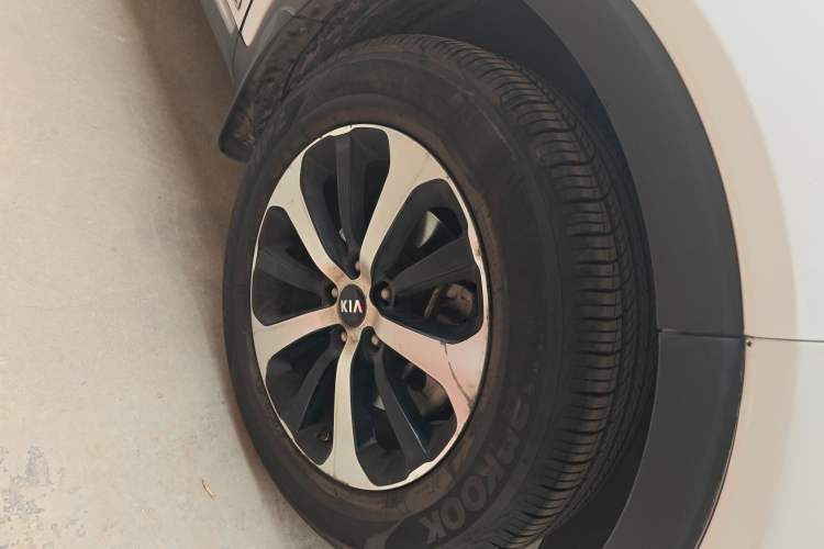 Used Kia Sorento 2015 Sorento L 2.4L Gasoline 4WD Elite Edition 7 Seats China IV Standard
