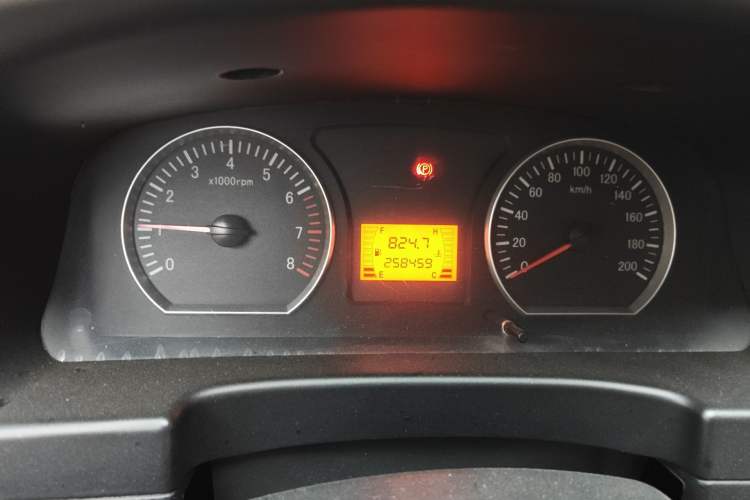 Used FORTHING Lingzhi 2013 M3 1.6L 7-Seater Comfort Model