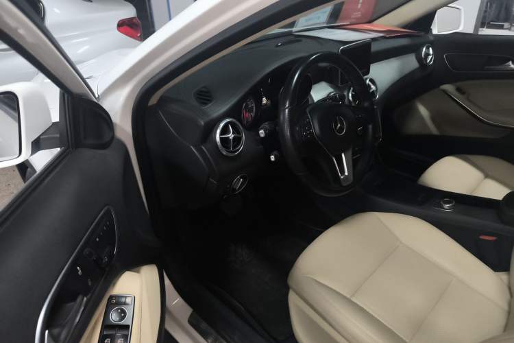 Used Mercedes-Benz GLA 2015 GLA 220 4MATIC Fashion Model
