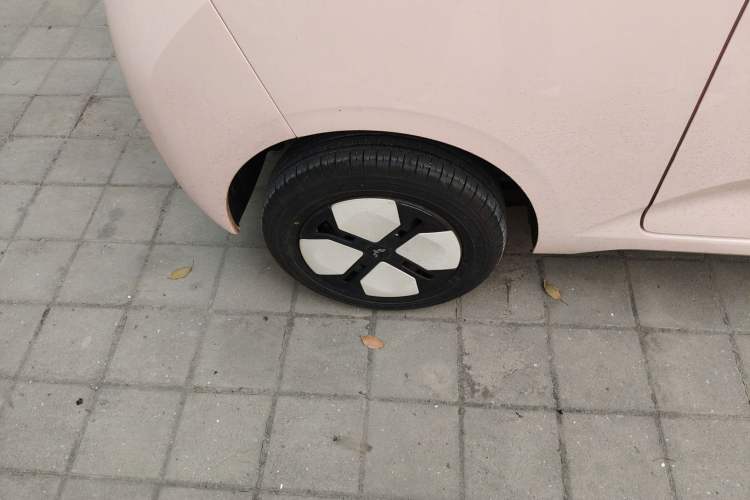 Used Wuling Hongguang MINIEV 2024 3rd Generation 215km Advanced Version Right Rear Wheel Hub