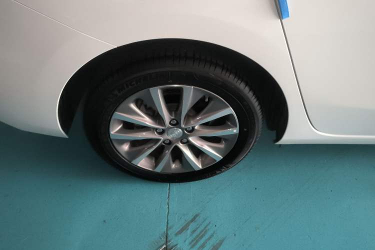 Used Buick GL6 2021 323T Mild Hybrid Connect Luxury Model Right Rear Wheel Hub