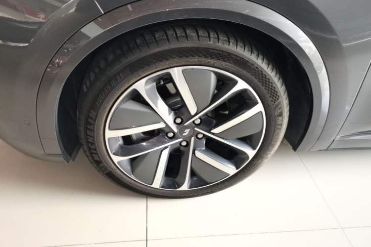 Used Li Auto L9 2024 Ultra Model Exterior 4