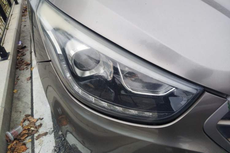 Used Hyundai ix35 2013 2.0L Automatic Two-Wheel Drive Smart GLS China IV Standard Right Front Headlight