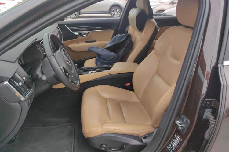 Used Volvo S90 2018 T4 Zhiyuan Edition

