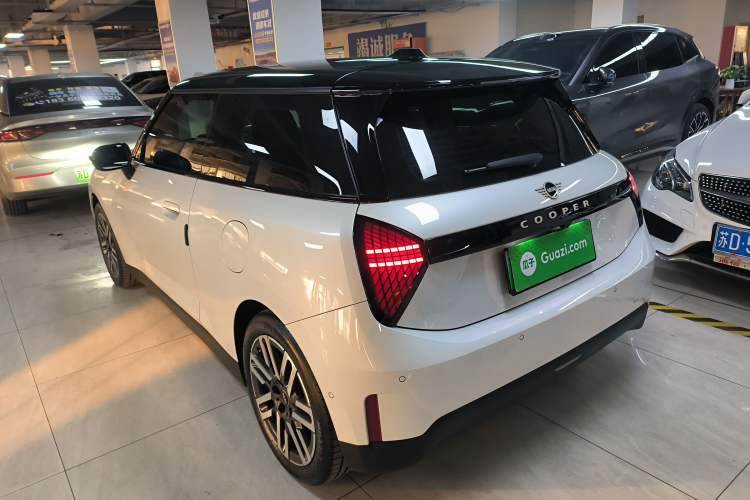 Used MINI Electric MINI COOPER 2025 456km COOPER E Classic Style

