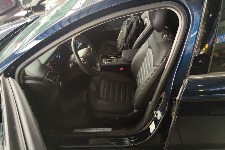 Used Ford Mondeo 2018 EcoBoost 180 Smart Control Fashion Model China VI Standard Left Front Seat