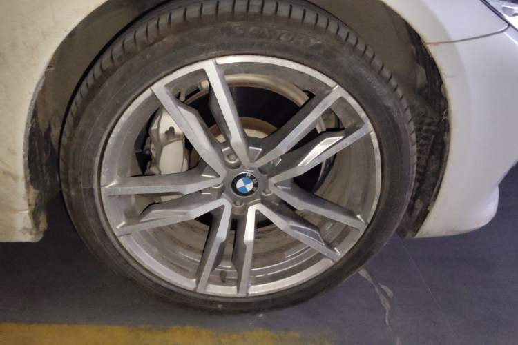 Used BMW 5 Series 2018 Revised Version 530Li Leading Edition Luxury Package Right Front Wheel Hub