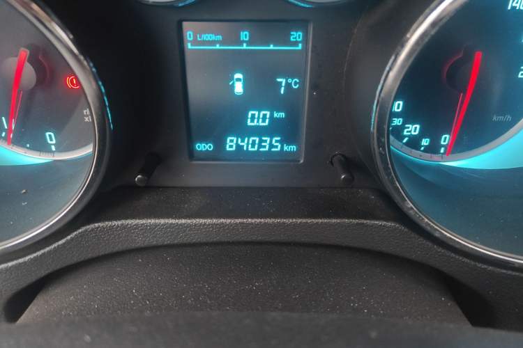 Used CHANGAN CS35 2015 1.6L Manual Luxury Model China IV Standard Odometer Close Up